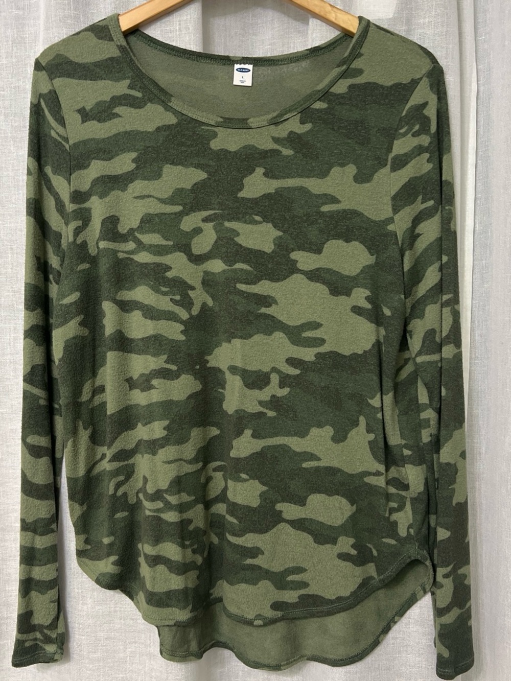 Old Navy Olive Green Camo Long-Sleeve Scoop Neck Lightweight Sweater Top